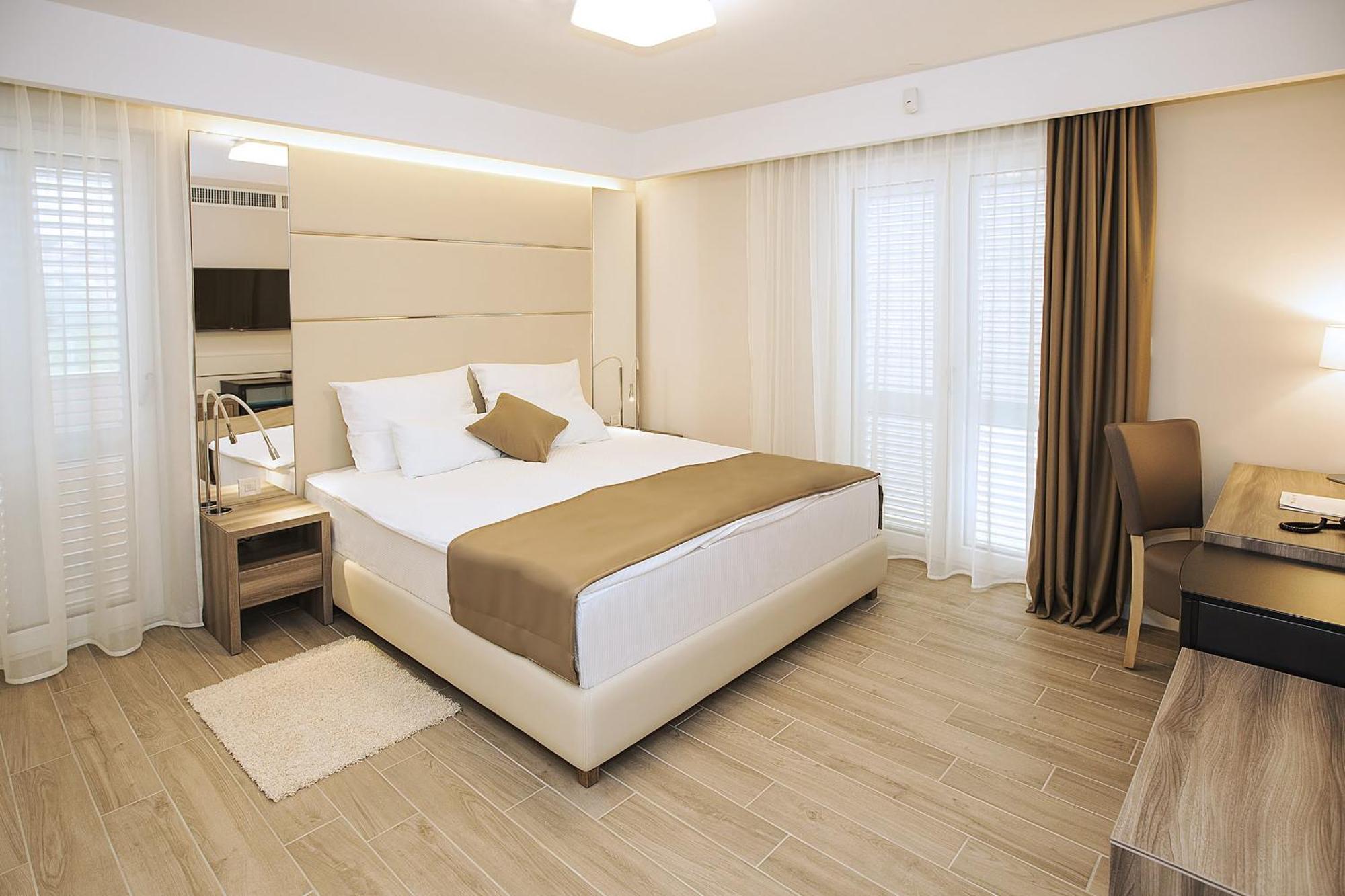 Rova Hotel 4*
